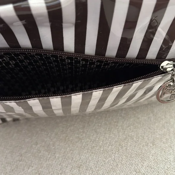 🌸Henri Bendel Carry All Bag🌸 - Picture 3 of 16